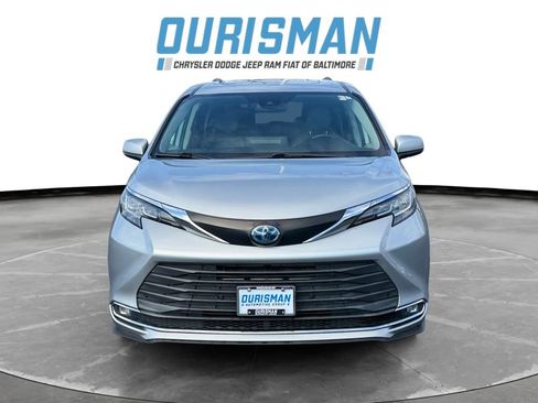 Used 2022 Toyota Sienna XLE image 8