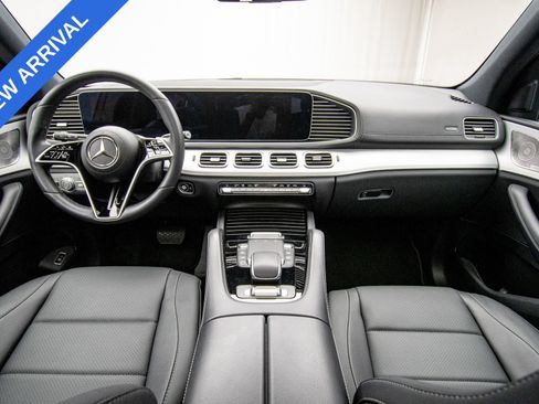 Used 2025 Mercedes-Benz GLS 450 4MATIC image 10