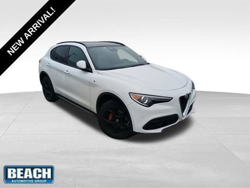 Used 2022 Alfa Romeo Stelvio Ti image 1