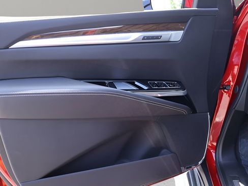 Used 2026 Cadillac Escalade ESV Platinum Sport w/ LPO, Floor Liner Package AWD/4WD image 9