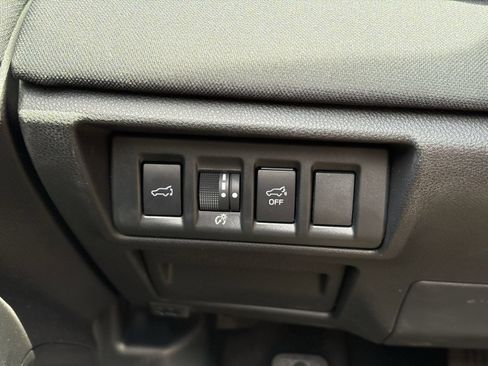 Used 2025 Subaru Outback Premium AWD/4WD image 16