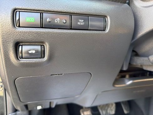 Used 2021 Nissan Sentra SV w/ SV Premium Package image 18