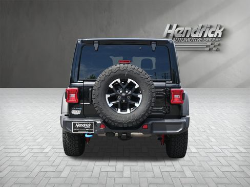 Used 2025 Jeep Wrangler Unlimited Rubicon 4xe w/ Convenience Group AWD/4WD image 8
