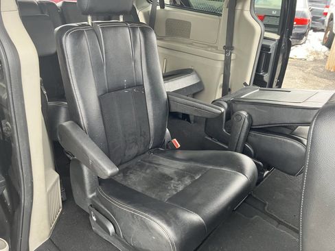 Used 2018 Dodge Grand Caravan SXT image 30