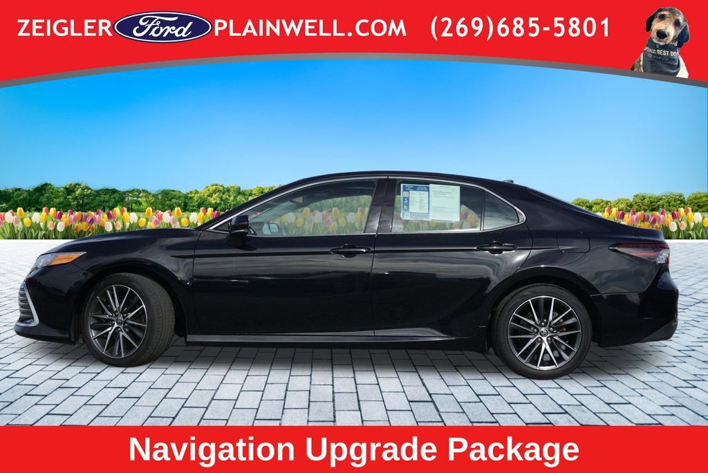 Used 2022 Toyota Camry XLE w/ Navigation Upgrade Package FWD image 2