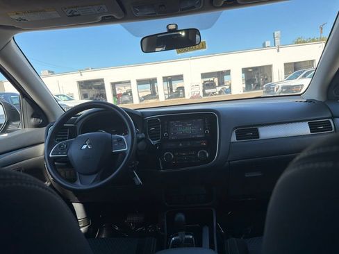 Used 2018 Mitsubishi Outlander ES AWD/4WD image 20