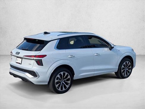 New 2026 Audi Q3 quattro 2.0T AWD/4WD image 2