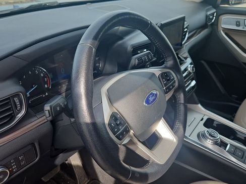 Used 2021 Ford Explorer Limited w/ Hybrid Equipment Group 310A image 2