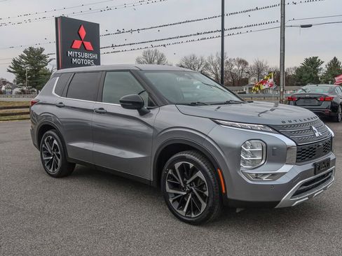 Used 2022 Mitsubishi Outlander SE image 8