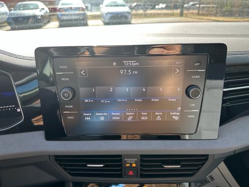 Used 2025 Volkswagen Jetta SE w/ Black Wheel Package image 9