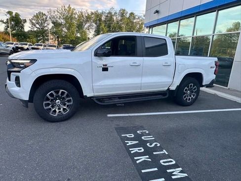 Used 2024 Chevrolet Colorado Z71 w/ Z71 Convenience Package 2 AWD/4WD image 6