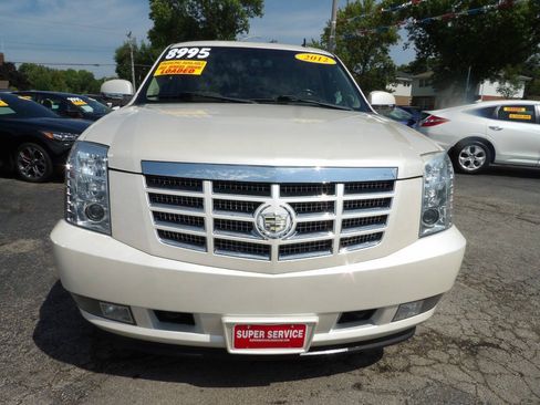 Used 2012 Cadillac Escalade Luxury AWD/4WD image 2