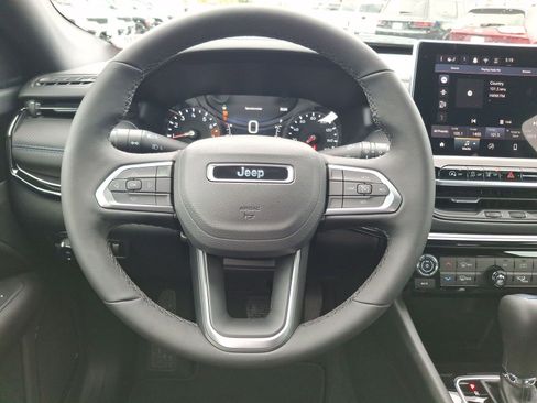 New 2026 Jeep Compass Latitude image 10