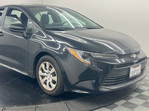 Used 2025 Toyota Corolla LE image 6