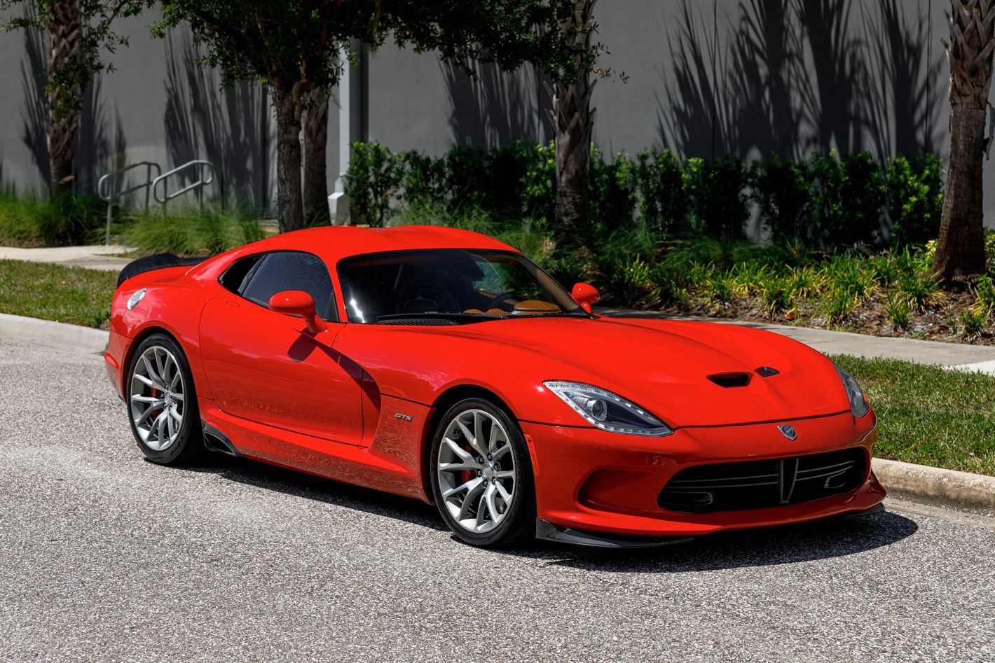 Used 2014 SRT Viper GTS w/ GTS Laguna Interior Package RWD image 5