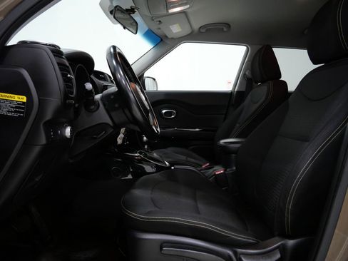Used 2014 Kia Soul + w/ Audio Package FWD image 11