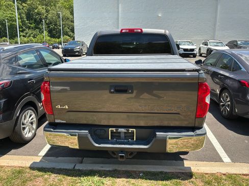 Used 2018 Toyota Tundra SR5 w/ SR5 Upgrade Package AWD/4WD image 8