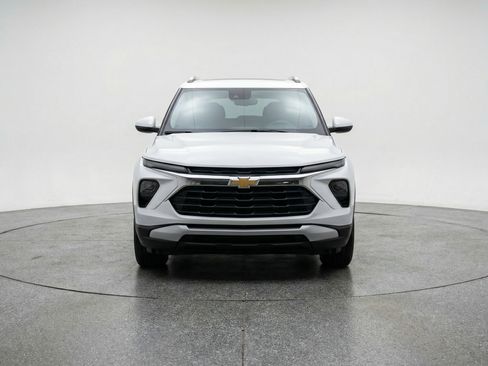 Used 2025 Chevrolet TrailBlazer LT image 2