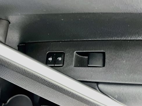 Used 2026 Toyota Corolla Cross LE w/ Moonroof Package FWD image 30