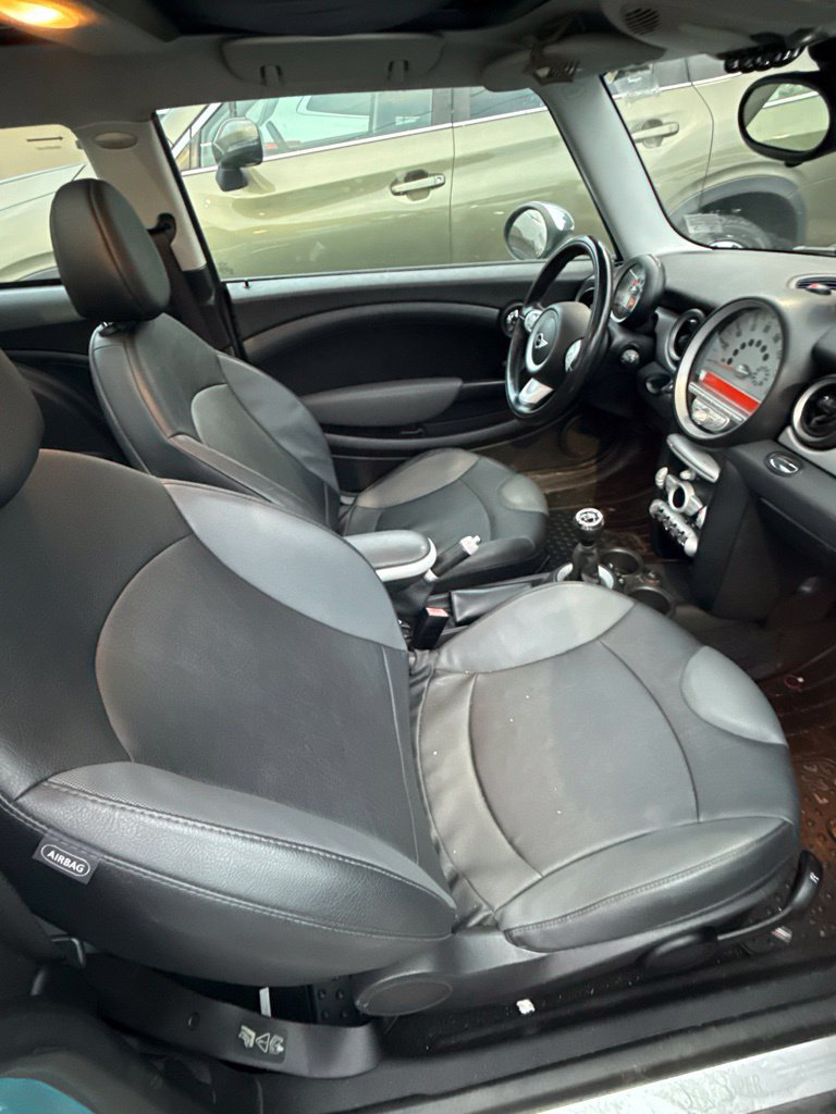 Used 2009 MINI Cooper Hardtop FWD image 5