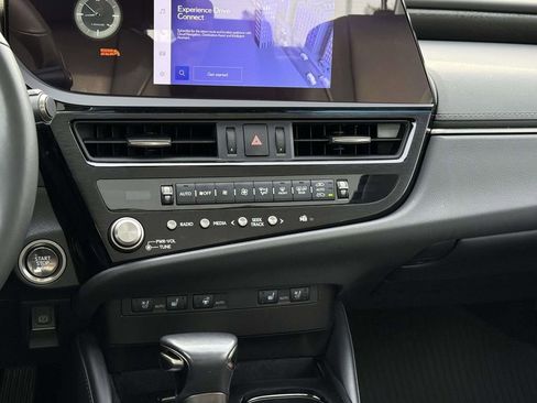 Used 2023 Lexus ES 250 w/ Premium Package image 18