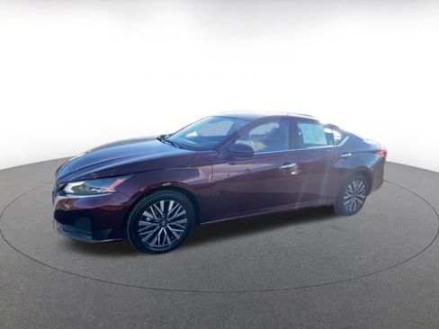 Used 2025 Nissan Altima 2.5 SV image 8