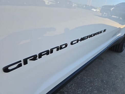 Used 2025 Jeep Grand Cherokee L Limited w/ Luxury Tech Group II AWD/4WD image 18