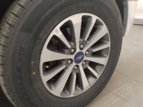 Used 2017 Ford Expedition XLT AWD/4WD image 31