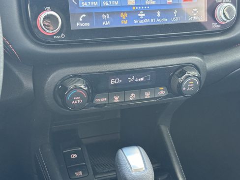 Used 2023 Nissan Kicks SR image 17