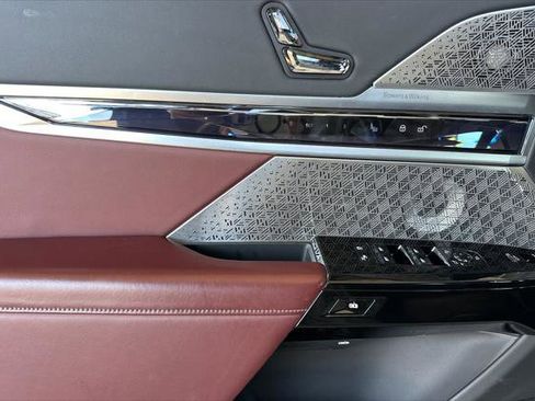 Used 2024 BMW i7 M70 image 10