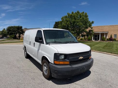 Used 2017 Chevrolet Express 2500 RWD image 6