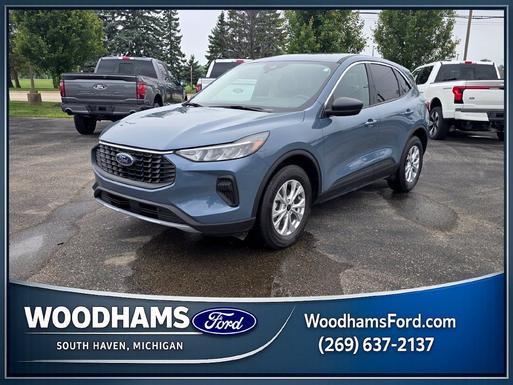 Used 2024 Ford Escape Active w/ Tech Pack #1 AWD/4WD image 1