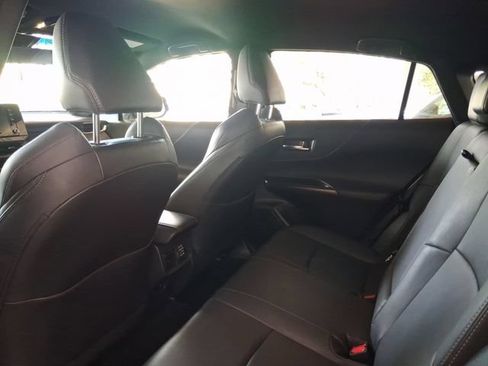 Used 2022 Toyota Venza XLE AWD/4WD image 4