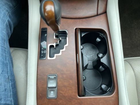 Used 2011 Lexus LS 460 w/ Comfort Pkg image 21