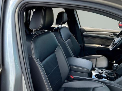 Used 2023 Volkswagen Atlas Cross Sport SE AWD/4WD image 28