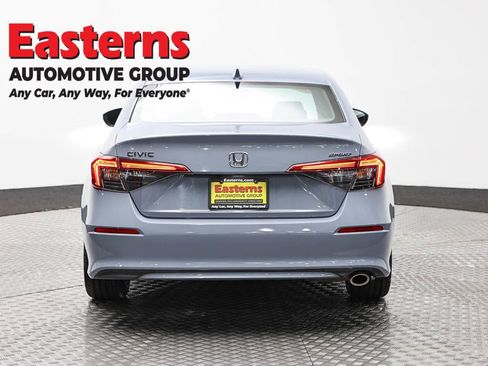 Used 2022 Honda Civic Sport image 6