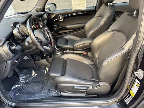 Used 2019 MINI Cooper S w/ Signature Upholstery Package FWD image 9