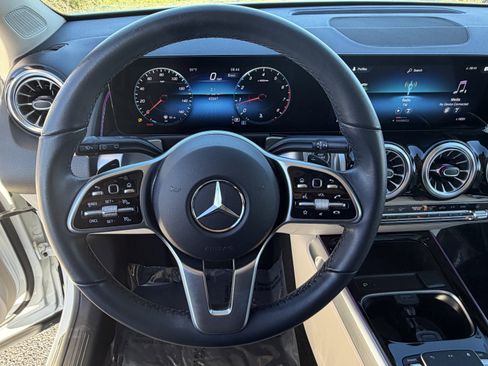 Certified 2022 Mercedes-Benz GLB 250 image 23