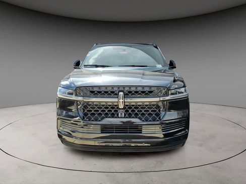 New 2025 Lincoln Navigator Reserve w/ Jet Appearance Package AWD/4WD image 3
