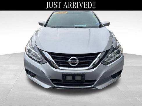 Used 2017 Nissan Altima 2.5 S w/ Power Driver Seat Package image 2