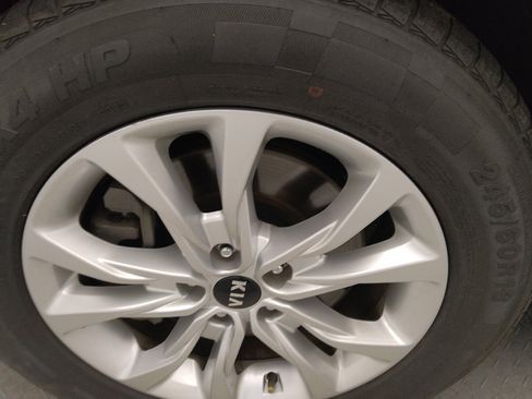 Used 2020 Kia Telluride LX image 31