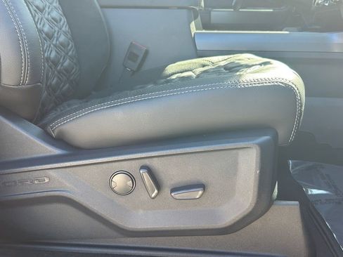 New 2026 Ford F250 Lariat w/ Black Appearance Package image 30