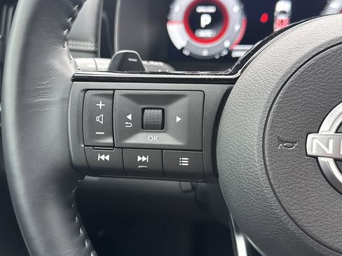 Used 2024 Nissan Pathfinder Platinum image 16