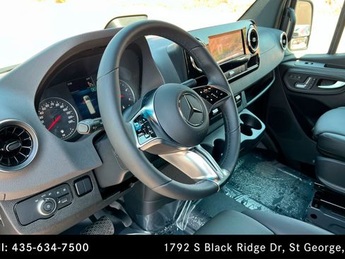 Used 2025 Mercedes-Benz Sprinter 2500 image 15