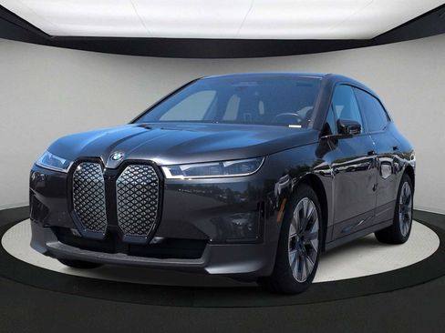 Certified 2022 BMW iX xDrive50 w/ Premium Package AWD/4WD image 4