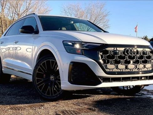 Used 2024 Audi SQ8 Premium Plus w/ Executive Package image 2