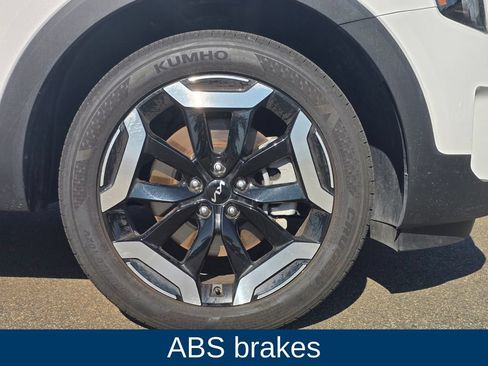 Used 2025 Kia Telluride S FWD image 9