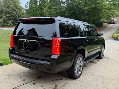 Used 2019 Chevrolet Suburban LT RWD image 6