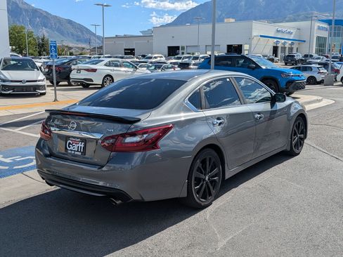 Used 2017 Nissan Altima 2.5 SR w/ Midnight Edition Package FWD image 3