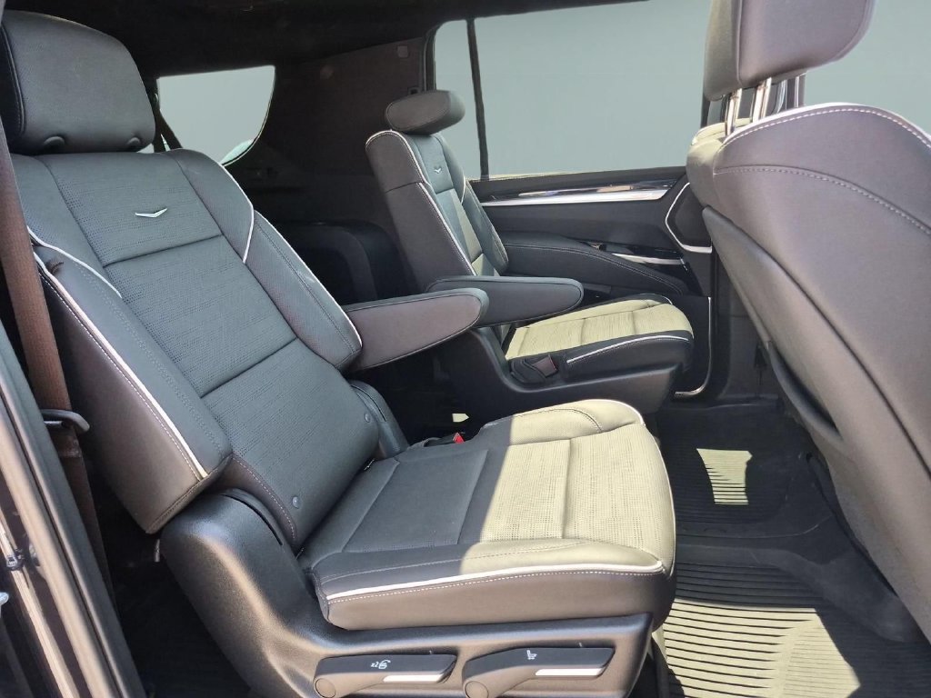 Certified 2025 Cadillac Escalade ESV Sport w/ LPO, Floor Liner Package AWD/4WD image 27